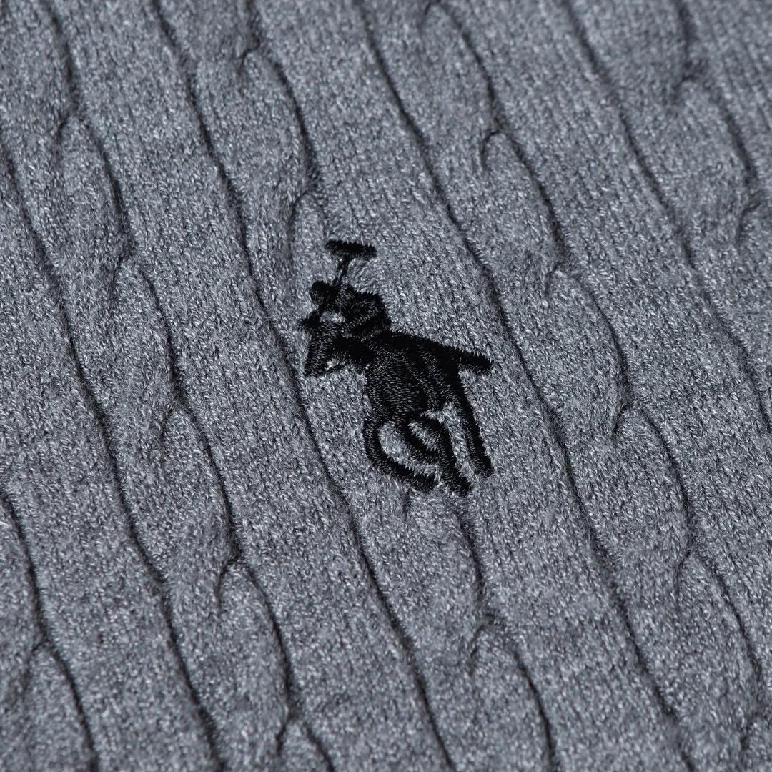 P166 Style No.: 602 -Ralph Lauren RL cardigan with classic war horse logo embroidery on the chest, long-sleeved sweater sweater jacket -The item is made of custom-dyed and custom-spun yarn, purchased from the original version. A full set of customized accessories. Details determine success or failure. Heavy new autumn and winter style. The weight of the item is as high as 800 grams. It is soft and delicate and does not tie the body. The upper body effect is very nice. Loose fit. Women's style. -Color: black, off-white, milk tea, light gray, dark gray. Navy blue red khaki red - Size: S / M / L S size 80-100 catties M size 100-120 catties Large size 120-135 catties
